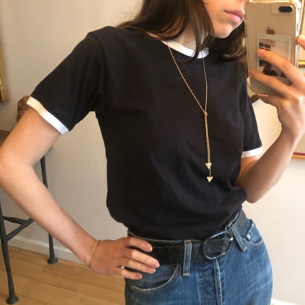 Rokoko plain black tee with white border small